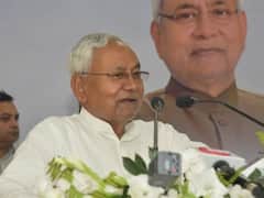 మార్నింగ్‌ వాక్‌కి వెళ్లిన సీఎంపైకి దూసుకొచ్చిన బైకర్, డైవ్ చేసి ప్రమాదం నుంచి తప్పించుకున్న ముఖ్యమంత్రి