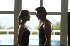 Bollywood Popular Kissing Scene: पर्दे पर इन किसिंग सीन्स को देख लोगों ने शर्म से बंद करी ली थीं आंखें, इस एक्ट्रेस ने तो पहली ही फिल्म में...