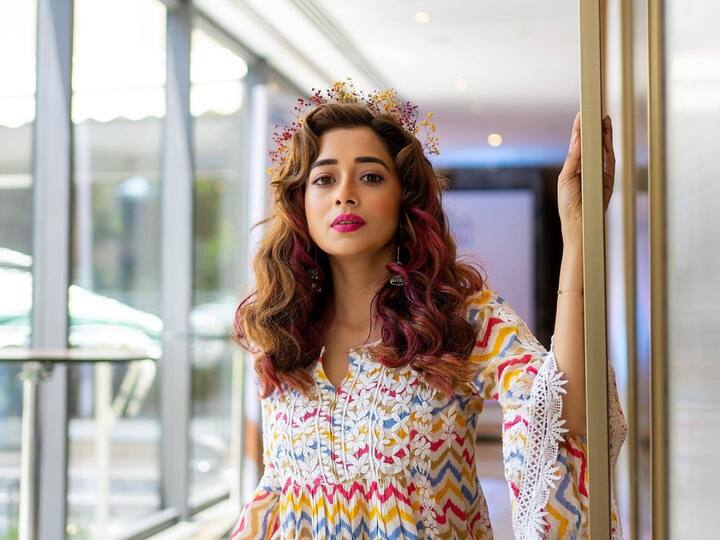 Tina Datta treated her fans with pictures in a printed ethnic suit. Take a look.