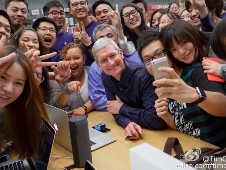 In March, Apple CEO Tim Cook visited China even as the iPhone maker continues its efforts to move its production out of the country. During this trip, the Apple CEO also joined China's famous social media platform. Cook also made an appearance at an Apple store in Beijing. (Image: Weibo/Tim Cook)