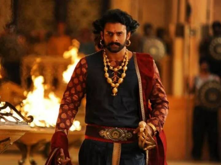 'बाहुबली 1' की कामयाबी के बाद मेकर्स ने 'बाहुबाली 2' को दर्शकों के सामने पेश किया और फिल्म ने रिलीज से पहले ही 492 करोड़ रुपए कमाकर कमाल कर दिया था. वहीं रिलीज के बाद फिल्म ने 122 करोड़ रुपए कमाए.