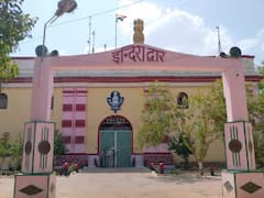 नैनी सेंट्रल जेल में बंद हैं क्षमता से दो गुना कैदी, CM योगी के निर्देश पर बदलाव की हुई शुरुआत