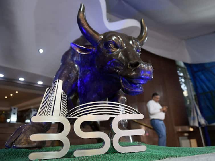 Stock Market Sensex Surges 467 Points Close At Record High Nifty Above 18,800 HDFC Life Top Gainer Stock Market: Sensex Surges 467 Points, Close At Record High; Nifty Above 18,800; HDFC Life Top Gainer