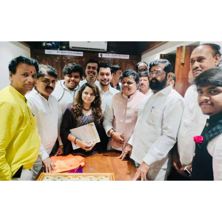 कार्तिकीने नुकतीच मुख्यमंत्री एकनाथ शिंदे यांची भेट घेतली आहे.