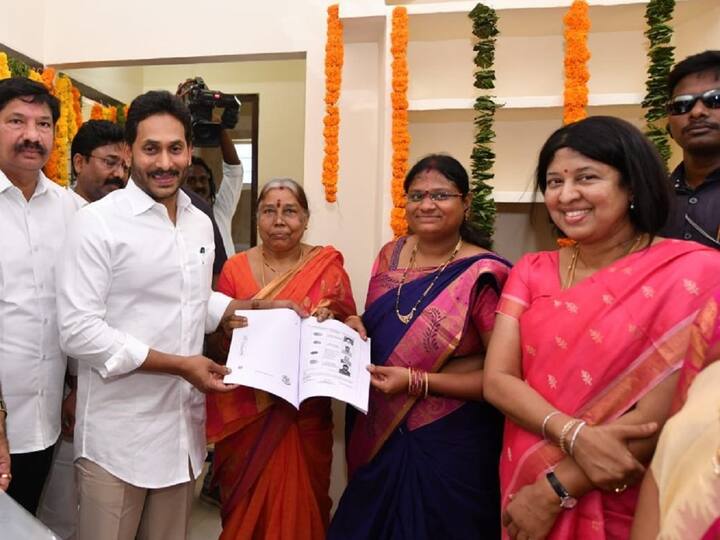 AP CM Jagan: కృష్ణా జిల్లా గుడివాడ మున్సిపాలిటీ పరిధిలోని మల్లాయపాలెంలో 77 ఎకరాల్లో నిర్మించిన 8,912 టిడ్కో ఇళ్లను సీఎం జగన్ ప్రారంభించారు.