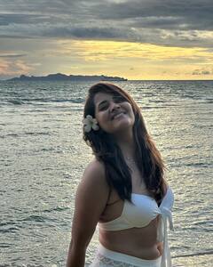 Anasuya Bikini Photos: బికినీ ఫొటోలతో మళ్లీ షాకిచ్చిన అనసూయ - ఈసారి డబుల్ డోస్!