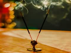 ఈ రోజుల్లో అగరబత్తి వెలిగిస్తే పితృదోషం చుట్టుకుంటుంది