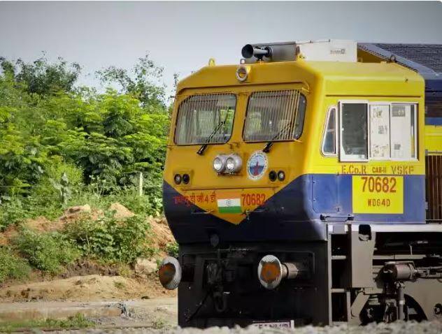 Indian Railways: ਭਾਰਤੀ ਰੇਲਵੇ ਦੇ ਇੱਕ ਨਿਯਮ ਦੇ ਅਨੁਸਾਰ, ਤੁਸੀਂ ਆਪਣੀ ਟਿਕਟ ਰੱਦ ਕੀਤੇ ਬਿਨਾਂ ਯਾਤਰਾ ਦੀ ਮਿਤੀ ਬਦਲ ਸਕਦੇ ਹੋ, ਜਿਸ ਲਈ ਕੋਈ ਖਰਚਾ ਨਹੀਂ ਲਿਆ ਜਾਵੇਗਾ।