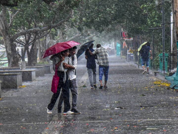 Mumbai Monsoon: मुंबई और पुणे में कब आएगा मानसून? आपके शहरों में इस तारीख से हो सकती है बारिश, गर्मी से मिलेगी राहत Mumbai Pune Monsoon Update IMD Prediction Rain on June 18 and 22 will get relief from heat Mumbai Monsoon: मुंबई और पुणे में कब आएगा मानसून? आपके शहरों में इस तारीख से हो सकती है बारिश, गर्मी से मिलेगी राहत