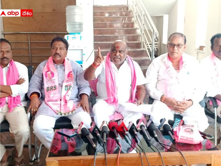 Adilabad MLA Jogu Ramanna challenges TPCC chief Revanth Reddy over his comments DNN Telangana: కాంగ్రెస్ ప్రభుత్వం వస్తే ఆత్మహత్య చేసుకుంటా, రాకపోతే నువ్వు సూసైడ్ చేసుకుంటావా? రేవంత్ రెడ్డికి జోగు రామన్న సవాల్