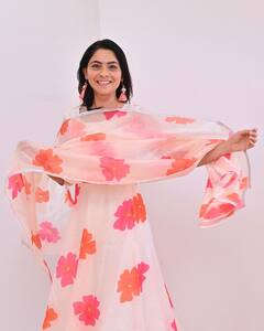 Sonalee Kulkarni: सोनालीनं तिच्या पहिल्या मल्याळम चित्रपटाचं शूटिंग केलं पूर्ण; शेअर केले खास फोटो