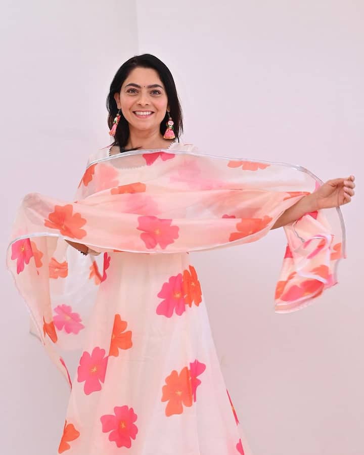 मराठी चित्रपटसृष्टीतील प्रसिद्ध अभिनेत्री सोनाली कुलकर्णी ही लवकरच एका मल्याळम चित्रपटामधून प्रेक्षकांच्या भेटीस येणार आहे.