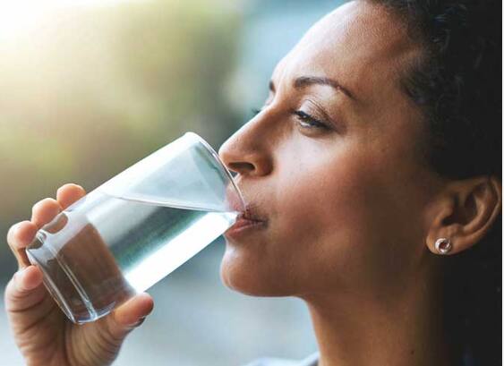 ਵਾਰ-ਵਾਰ ਪਿਆਸ ਲੱਗਣ ਦਾ ਕਾਰਨ ਅਨੀਮੀਆ ਹੋ ਸਕਦਾ ਹੈ। ਦੱਸ ਦੇਈਏ ਕਿ ਜਦੋਂ ਤੁਹਾਡੇ ਸਰੀਰ ਵਿੱਚ ਲਾਲ ਰਕਤਾਣੂਆਂ ਦੀ ਸਹੀ ਮਾਤਰਾ ਨਹੀਂ ਬਣ ਪਾਉਂਦੀ ਹੈ, ਤਾਂ ਇਸ ਕਾਰਨ ਸਾਡੇ ਸਰੀਰ ਵਿੱਚ ਲਾਲ ਰਕਤਾਣੂਆਂ ਦੀ ਕਮੀ ਹੋ ਜਾਂਦੀ ਹੈ, ਜਿਸ ਕਾਰਨ ਅਨੀਮੀਆ ਹੋ ਜਾਂਦਾ ਹੈ। ਇਸ ਕਾਰਨ ਤੁਹਾਨੂੰ ਜਲਦੀ ਥਕਾਵਟ ਮਹਿਸੂਸ ਹੋਣ ਲੱਗਦੀ ਹੈ। ਅਜਿਹੀ ਸਥਿਤੀ ਵਿੱਚ, ਤੁਹਾਨੂੰ ਡਾਕਟਰ ਕੋਲ ਜਾਣਾ ਚਾਹੀਦਾ ਹੈ।