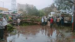 Cyclone Biparjoy : चक्रीवादळ धडकल्यानंतर कशी आहे गुजरातमधील परिस्थिती, फोटोंमधून पाहा वास्तव