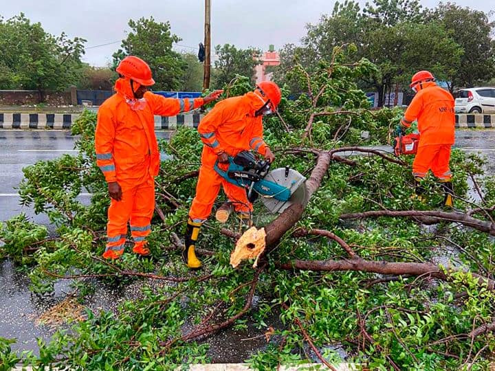 वहीं, विभाग ने बुलेटिन में कहा कि तेलंगाना में 17 जून और आंध्र प्रदेश के तटीय क्षेत्रों, बिहार में 18 जून, छत्तीसगढ़ और झारखंड में 19 जून को हीट वेव खत्म होने की संभावना है. जबकि, विदर्भ में 18-20 जून और ओड़िशा में 20 जून तक हीट वेव खत्म हो सकती है.