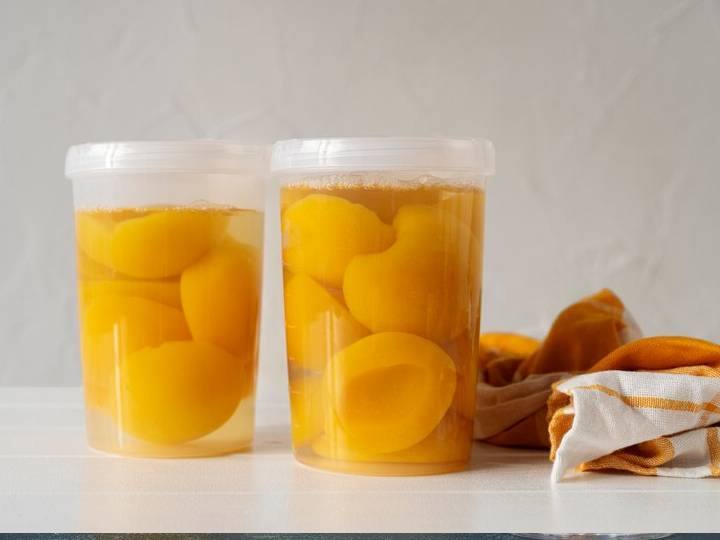 आम कैंडी के साथ ठंडे नींबू पानी का यूज कर सकता है.