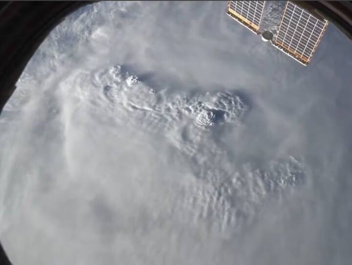 આ તસરવીર ઈન્ટરનેશન સ્પેસ સ્ટેશન પરથી લેવામાં આવી હતી. જે પૃથ્વીથી આશરે 400 કિલોમીટર અવકાશમાં હતું.