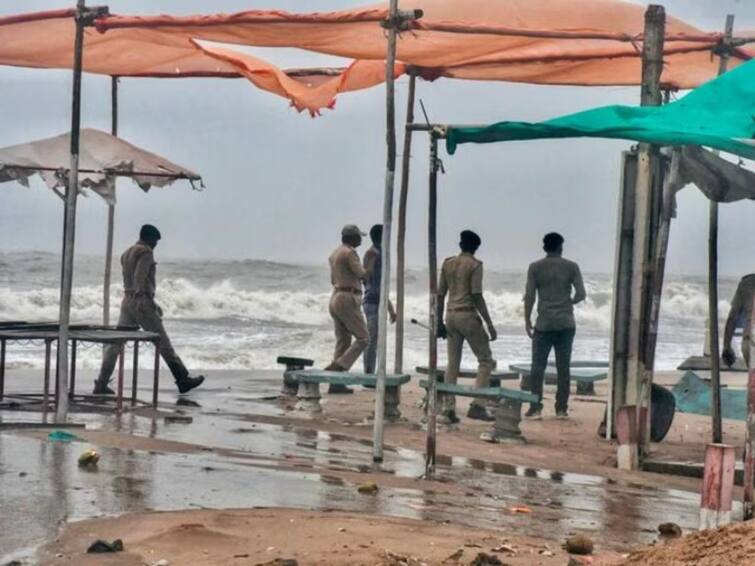 Cyclone Biparjoy Now Biparjoy storm threat in Rajasthan! NDRF team reached Jalore Cyclone Biparjoy: రాజస్థాన్‌ వైపు దూసుకొస్తున్న తుపాను, అప్రమత్తమైన ప్రభుత్వం