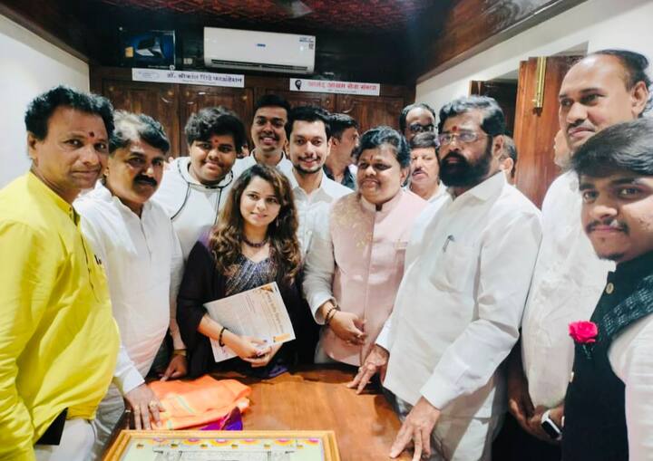'सा रे ग म प' लिटल चॅम्प्स'च्या माध्यमातून घराघरांत पोहोचलेल्या कार्तिकी गायकवाडचा मोठा चाहतावर्ग आहे.