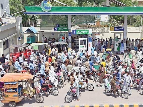 હવે પાકિસ્તાનના લોકોને એ વાતની ચિંતા છે કે તેમને આગામી દિવસોમાં ડીઝલ અને પેટ્રોલની કિંમતનો સામનો ન કરવો પડે.