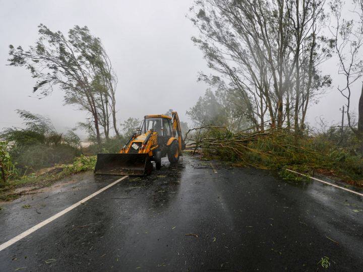 मौसम विभाग ने ताजा जानकारी देते हुए बताया कि पूर्वी राजस्थान में 16 से लेकर 20 जून तक छिटपुट जगहों पर भारी बारिश हो सकती है. इसके अलावा केरल और माहे में 18 जून, उत्तराखंड में 18-19 जून और 18 से 20 जून के दौरान नागालैंड, मणिपुर, मिजोरम और त्रिपुरा और तमिलनाडु, पुडुचेरी और कराईकल में भारी बारिश हो सकती है.