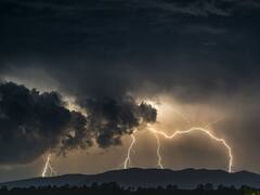 Cyclone Biparjoy: तूफान आते ही बादल सफेद से काले कैसे हो जाते हैं, इनके रंग बदलने के पीछे की साइंस समझिए