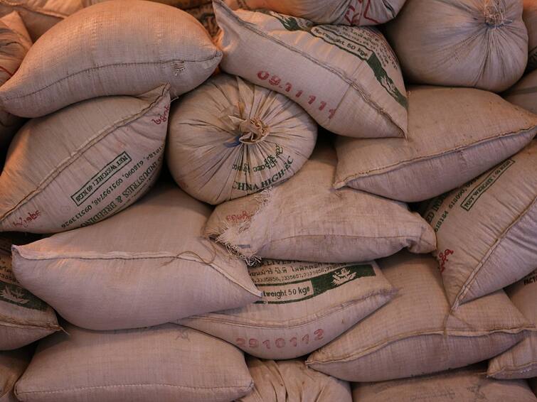 Asifabad News Vigilance Officers Seized 695 KGs Rice Bags in Kagaz Nagar Rice Mill Telugu News Latest Asifabad News: కాగజ్ నగర్ లో రైస్ మిల్లులో విజిలెన్స్ అధికారుల దాడులు - 695 బస్తాల బియ్యం పట్టివేత