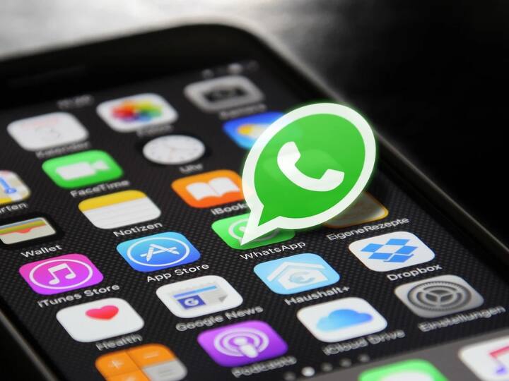 WhatsApp in working on screen share feature during video calls iPhone यूजर्स को वॉट्सऐप पर जल्द मिलेगा स्क्रीन शेयर फीचर, इस तरह काम करेगा 