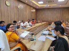 कानपुर मेयर प्रमिला पांडे पुराने तेवर में आईं नजर, इस मामले पर मेट्रो अधिकारियों की लगाई क्लास