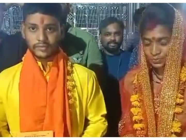 Jabalpur Muslim man Fazil Khan Converts in Sanatan Dharma for Love and married Sonali Rai in a temple ANN Watch: प्यार की खातिर पिता ने अपनाया था मुस्लिम धर्म, अब अपनी मोहब्बत के लिए फाजिल बन गया 'अमन', शादी का वीडियो वायरल