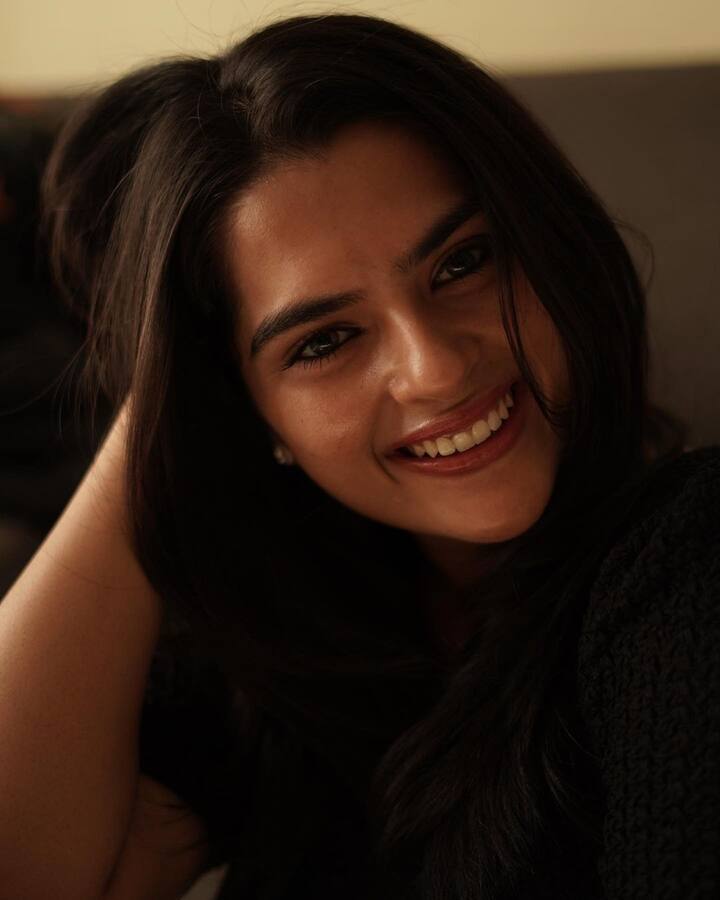 బలగం హీరోయిన్ కావ్య కళ్యాణ్ రామ్ తన ఫొటోలు ఇన్‌స్టాగ్రామ్‌లో షేర్ చేశారు.