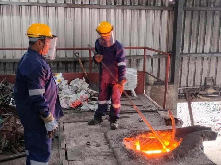 A tonne of manhole covers can cost anywhere between Rs 90,000 and Rs 1 lakh, and it depends on the size, weight and drillings. (Source: Abhishek De)