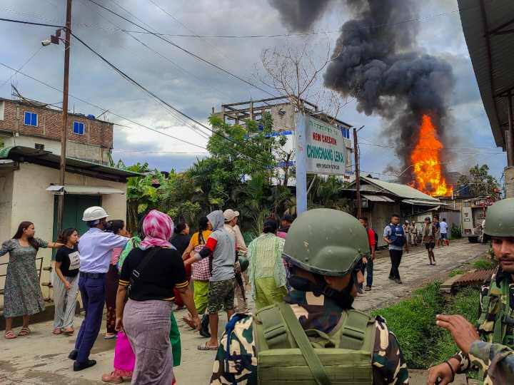 Manipur Violence: मणिपुर के इंफाल में फिर हिंसा, केंद्रीय मंत्री आरके रंजन सिंह का घर फूंका