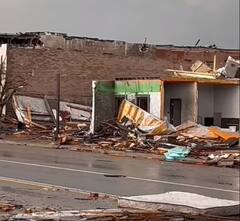 Tornado In Pictures: तूफान ने बरपाया अमेरिका में कहर, 50000 घरों की बत्ती गुल, कार-टैक्सियां भी उड़ा दीं, सैकड़ों जख्मी