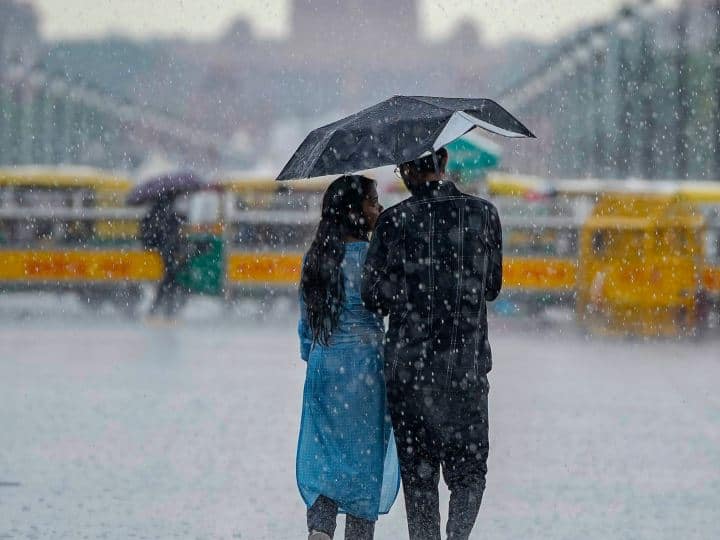 उन्होंने कहा कि राजधानी दिल्ली में बिपरजॉय का कोई डायरेक्ट इम्पैक्ट नहीं है, लेकिन चक्रवाक के प्रभाव की वजह से दिल्ली में हल्की बारिश हुई है.