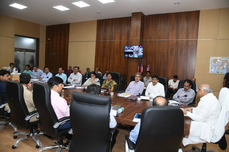 CM Bhupendra Patel held a meeting with top officials after the Cyclone Biparjoy Cyclone Biparjoy: વાવાઝોડા બાદ CM ભૂપેન્દ્ર પટેલે યોજી ઉચ્ચ અધિકારીઓ સાથે બેઠક, જાણો શું આપ્યા આદેશ