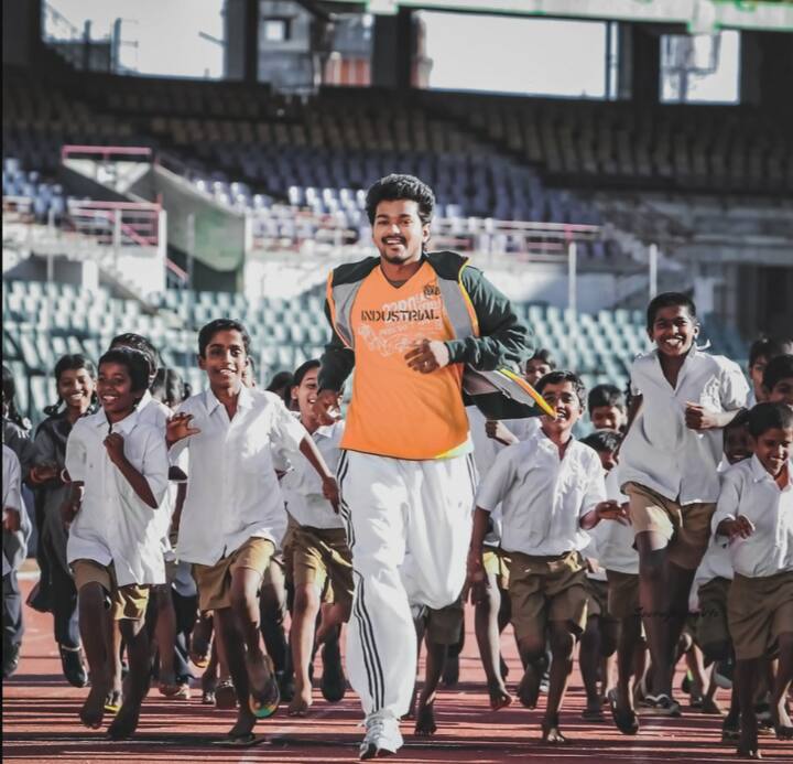 அதுமட்டுமில்லாமல் அனைத்து மாவட்டங்களிலும் உள்ள 10 மற்றும் 12 ஆம் வகுப்பு பொது தேர்வில் முதல் மூன்று மதிபெண்கள் பெற்ற மாணவன், மாணவிகளுக்கு நீலாங்கரையில் உள்ள ஆர்.கே கன்வென்ஷன் சென்டரில் வைத்து பாராட்டு விழா நாளை நடைபெற உள்ளது என்பது குறிப்பிடதக்கது.