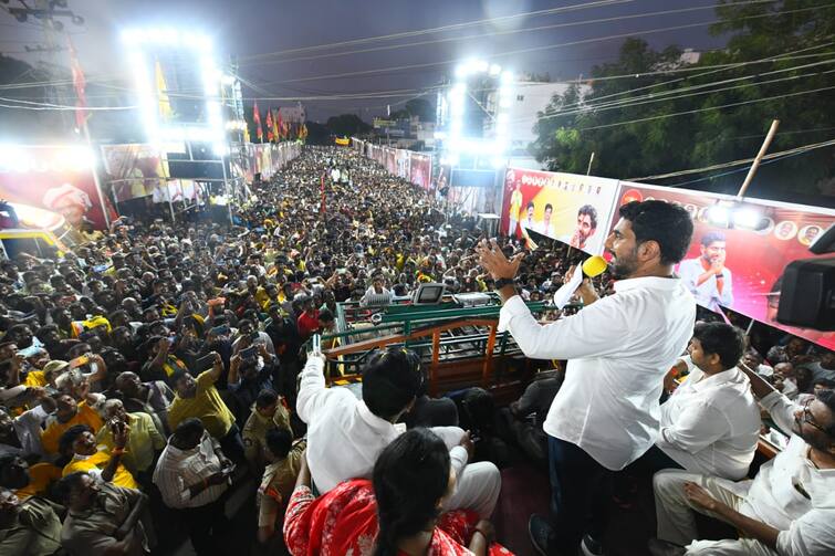 TDP Leader Nara Lokesh satires on ysrcp leaders in nellore meeting DNN Nara Lokesh Satires on YSRCP: నేను నెల్లూరులో అడుగుపెట్టగానే వైసీపీ నేతల ఫ్యాంట్లు తడిచిపోయాయి!: లోకేష్ సెటైర్లు