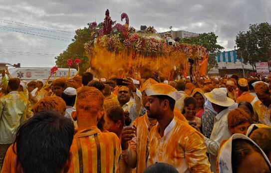 संत ज्ञानेश्वर महाराजांची पालखी खंडोबाच्या जेजुरीत दाखल झाली आहे.