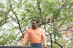 Salman Khan Pics: वैनिटी वैन की छत पर चढ़कर Bigg Boss OTT 2 के लॉन्च में पहुंचे सलमान खान, देखिए एक्टर की तस्वीरें