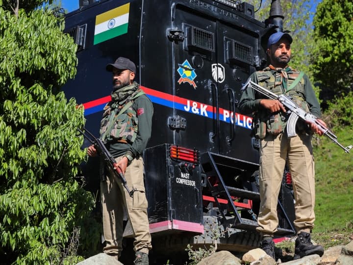 jammu kashmir Encounter between security agencies and terrorists in Kupwara Jammu Kashmir: जम्मू कश्मीर के कुपवाड़ा में एनकाउंटर, सुरक्षाबलों ने सीमापार से आए 5 आतंकी किए ढेर