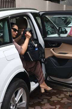 Bipasha Basu Pics: पति करण के साथ बेटी को लेकर क्लीनिक पहुंचीं बिपाशा बसु, कैमरे से छुपाया देवी का चेहरा