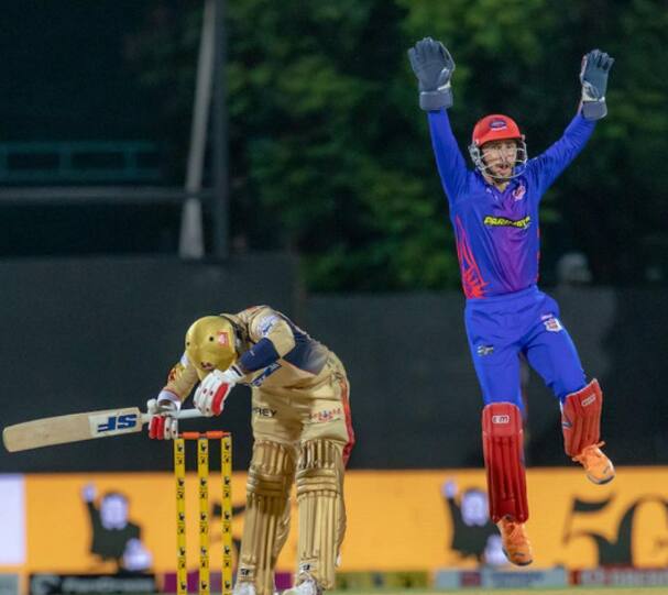 பாட்டிங் ஆர்டரில் உள்ள மற்றவர்களும் சிறப்பாக ஆடவில்லை. ராதாகிருஷ்ணன் மட்டும் சற்று பொறுமையாக ஆடி 36 ரன்கள் அடித்தார்.