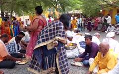 Ashadhi Wari 2023 : वारकऱ्यांसाठी वाखारीत सांस्कृतिक कार्यक्रम; वारकऱ्यांनी धरला ठेका