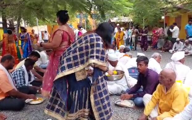 वारकऱ्यांसाठी भजन किर्तनाचा कार्यक्रम नाही तर सांस्कृतिक कार्यक्रमाचं आयोजन करण्यात आलं आहे.