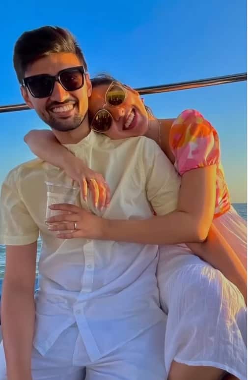 झील को ऐसे खुश देखकर उनके फैंस भी बेहद खुश हैं.