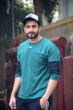 Adipurush की स्क्रीनिंग पर 'लक्ष्मण' बने Sunny Singh अपने पिता के साथ पहुंचे | ENT LIVE