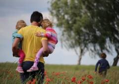 Father's Day 2023 : बॉलिवूड आणि मराठी चित्रपटसृष्टीतील बाप-लेकाच्या प्रसिद्ध जोड्या