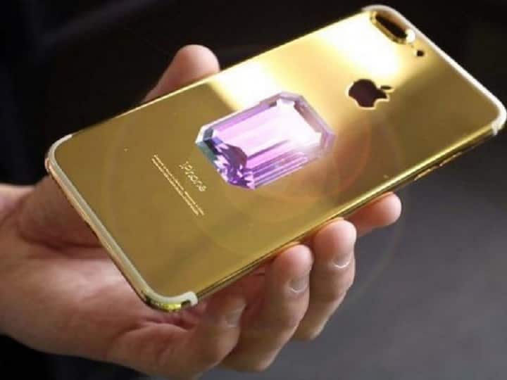 Falcon Supernova iPhone 6 Pink Diamond दुनिया का सबसे महंगा स्मार्टफोन है. edudwar.com की खबर के मुताबिक, इसकी कीमत 48.5 मिलियन डॉलर है.