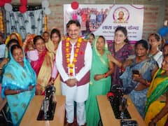 बीजेपी विधायक डॉ. राजेश्वर सिंह की पहल, महिलाओं को आत्मनिर्भर बनाने के लिए कर रहे ये काम